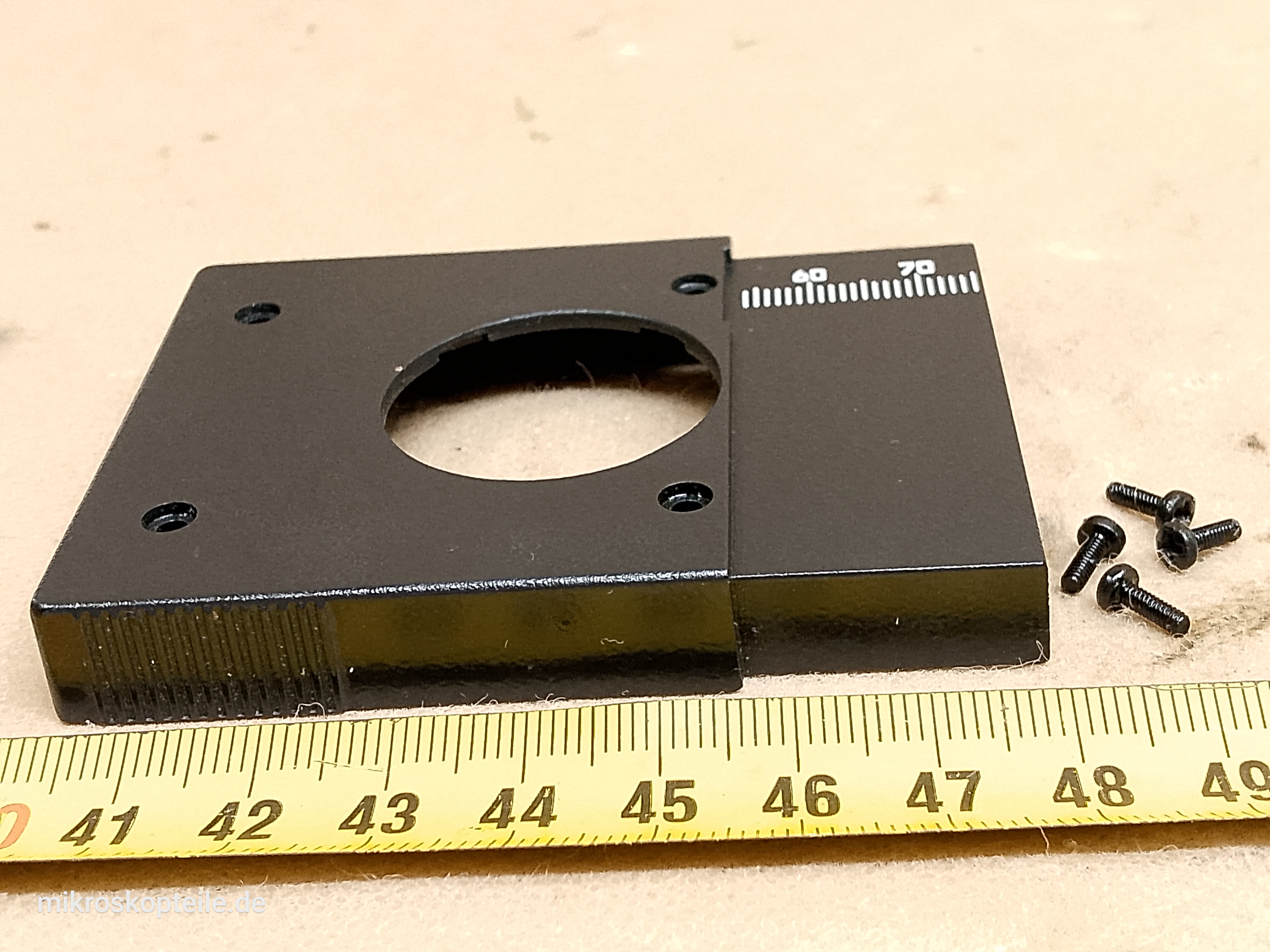 Leitz Wetzlar 512821/20 Mikroskop linke Kunststoff-Frontblende mit Augenabstand-Skala für den Binokularkopf - Ansicht #3