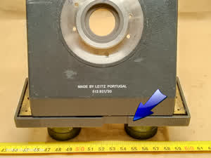 Leitz Wetzlar 512821/20 Mikroskop linke Kunststoff-Frontblende mit Augenabstand-Skala für den Binokularkopf - Ansicht #9
