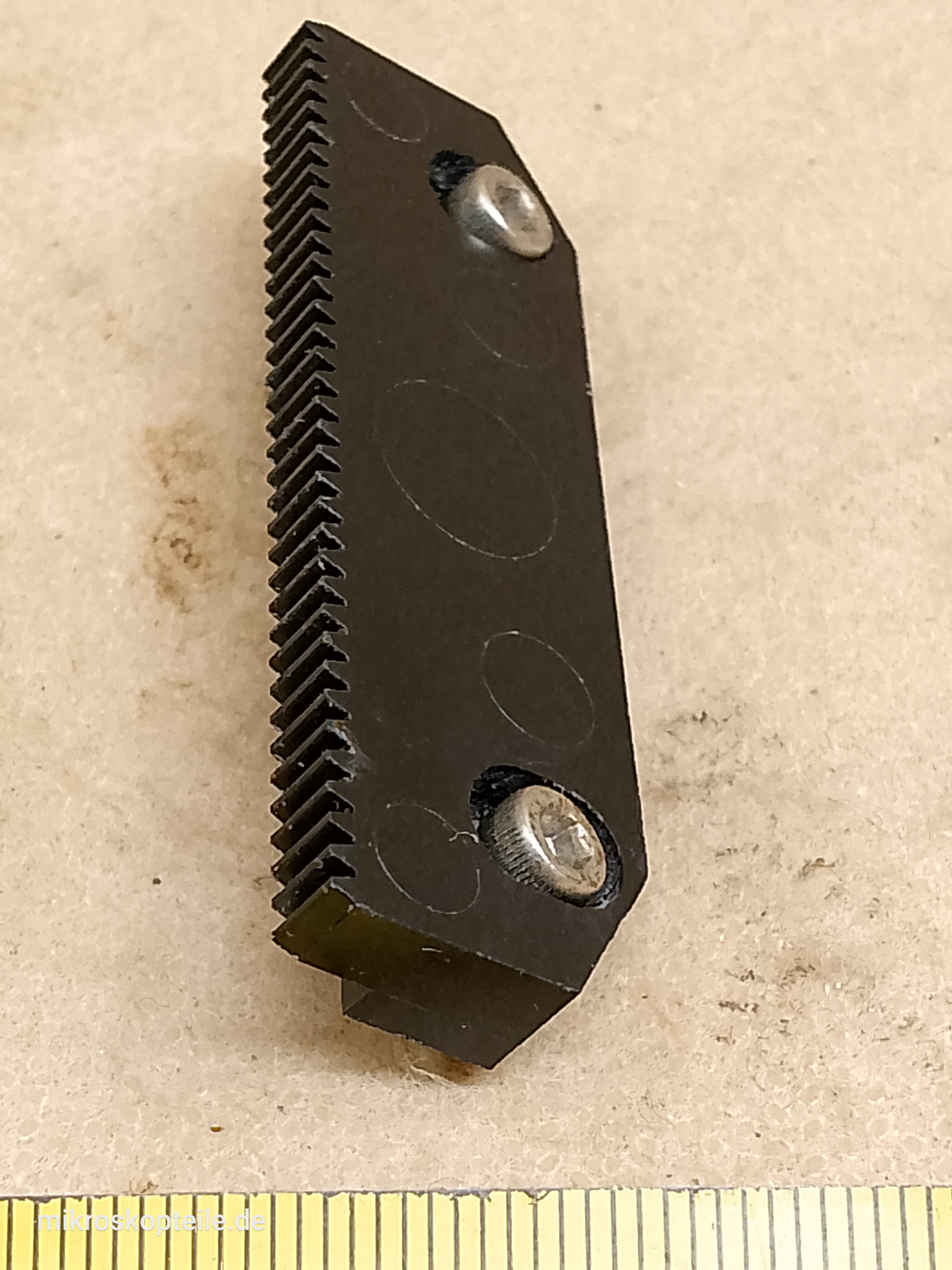 Zeiss Axiolab kurze Zahnstange für die Längsbewegung des 453510 mechanischen XY Mikroskoptisches - different 2 view