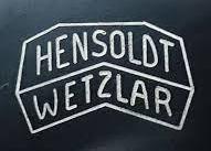 Logo producenta mikroskopów Hensoldt Wetzlar