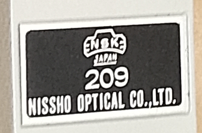 Logo producenta mikroskopów Nissho Optical