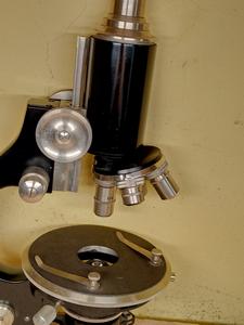 Hertel & Reuss Vintage Black microscope - view no. 2
