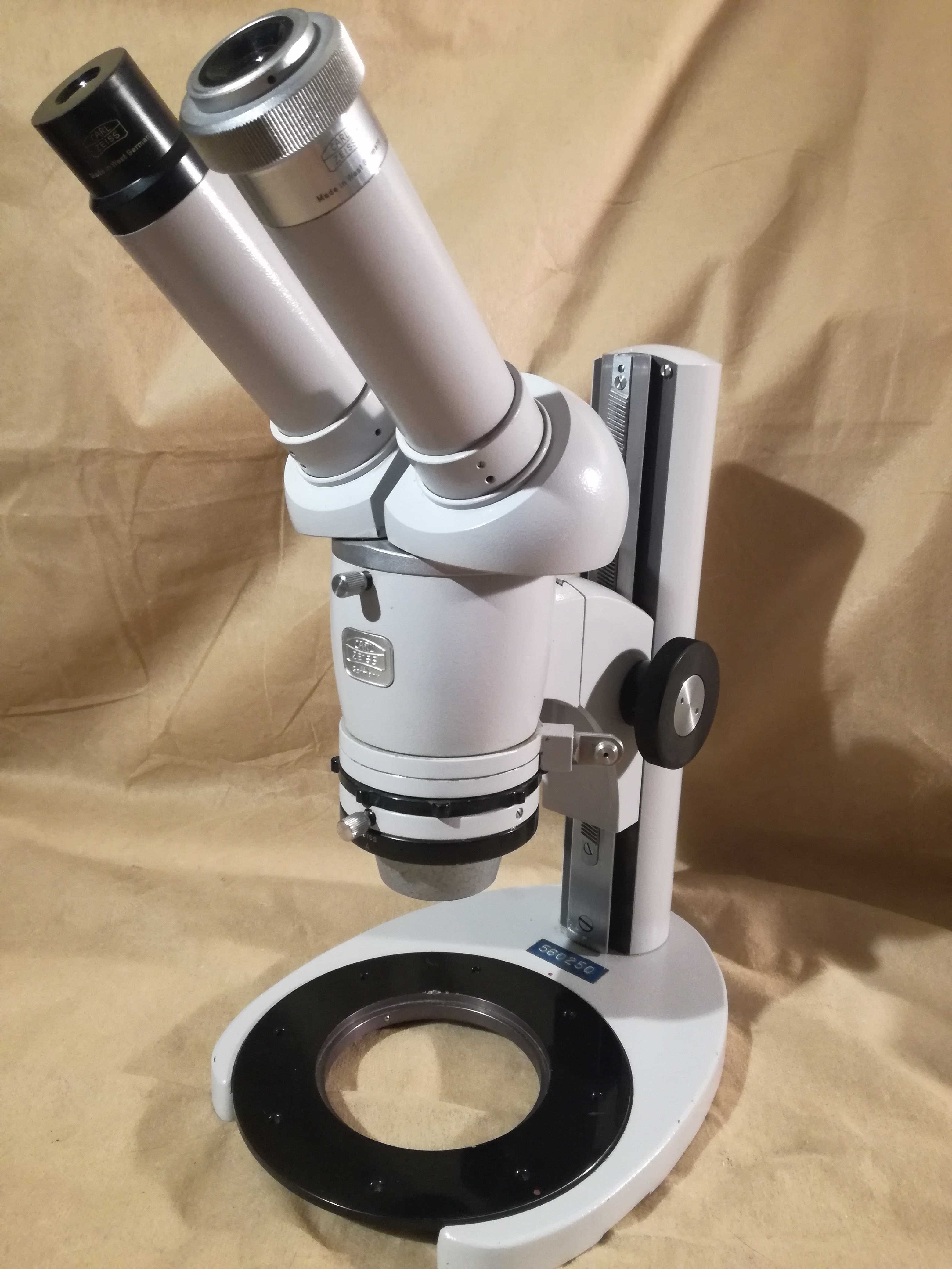 Na zdjęciu jest mikroskop Zeiss Stereomikroskop II - zdjęcie #4
