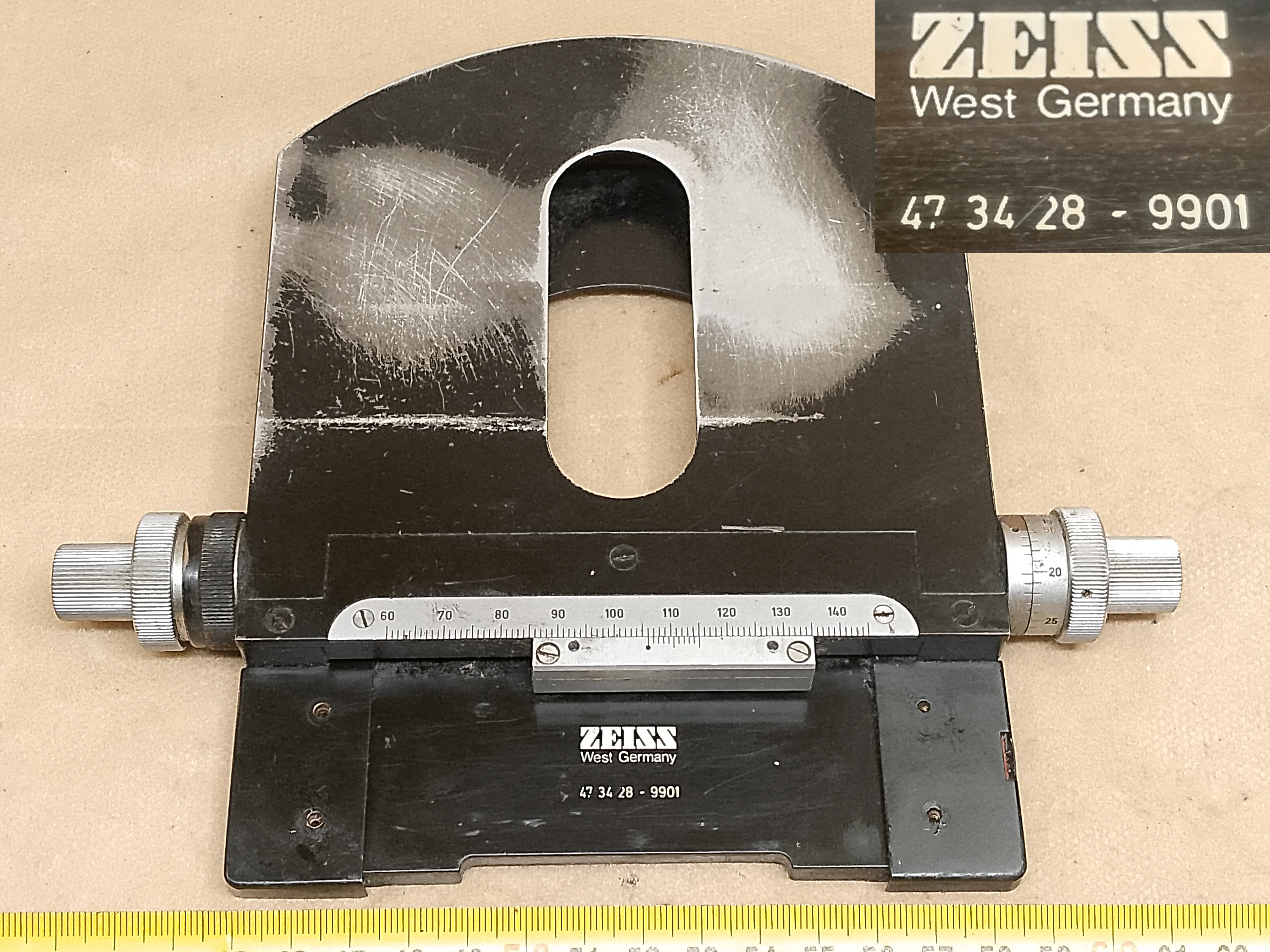 Na zdjęciu jest część mikroskopowa Zeiss Standard Objekttisch 473428-9901 - zdjęcie #1