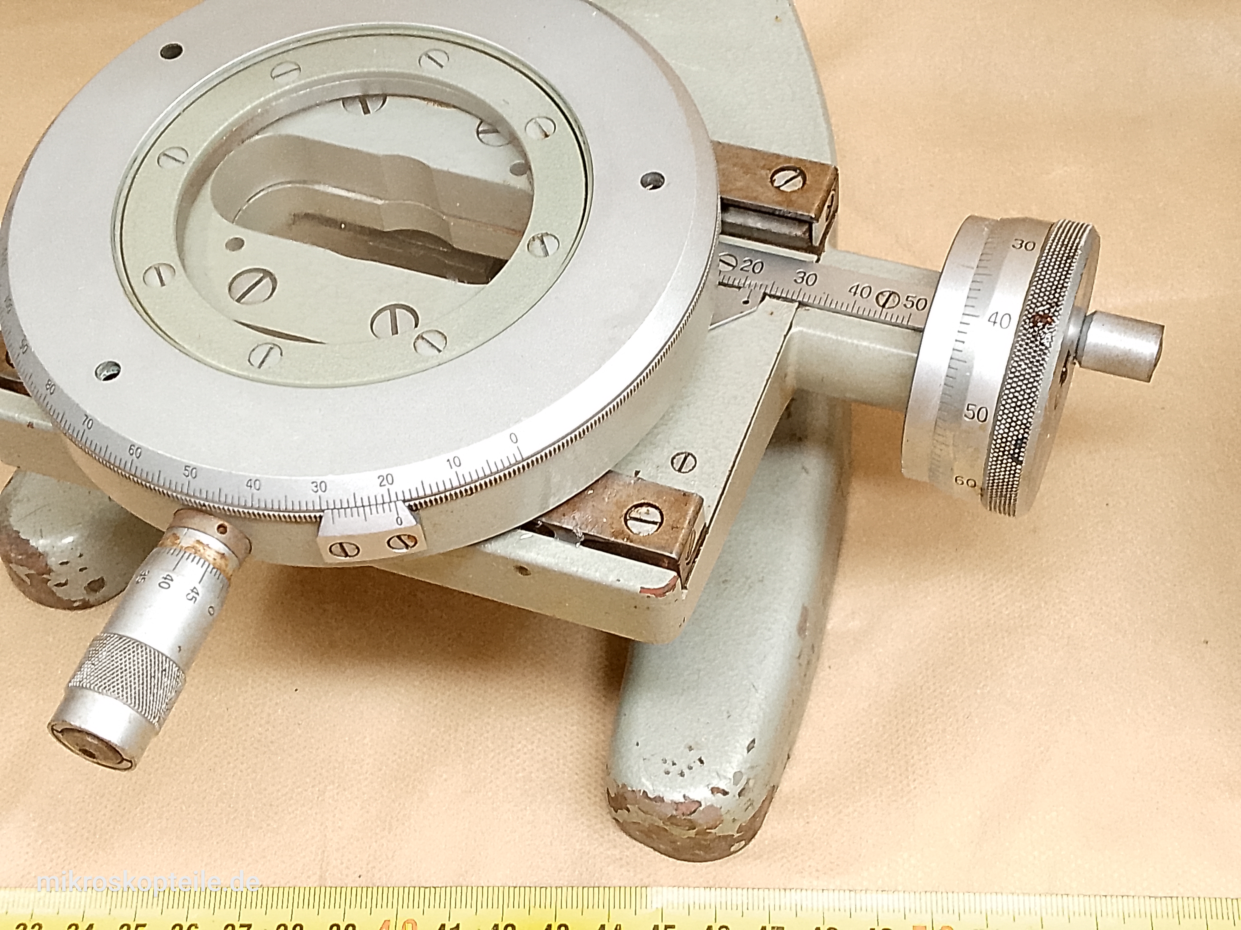 Na zdjęciu jest mikroskop Carl Zeiss Jena Kleines Messmikroskop - zdjęcie #15