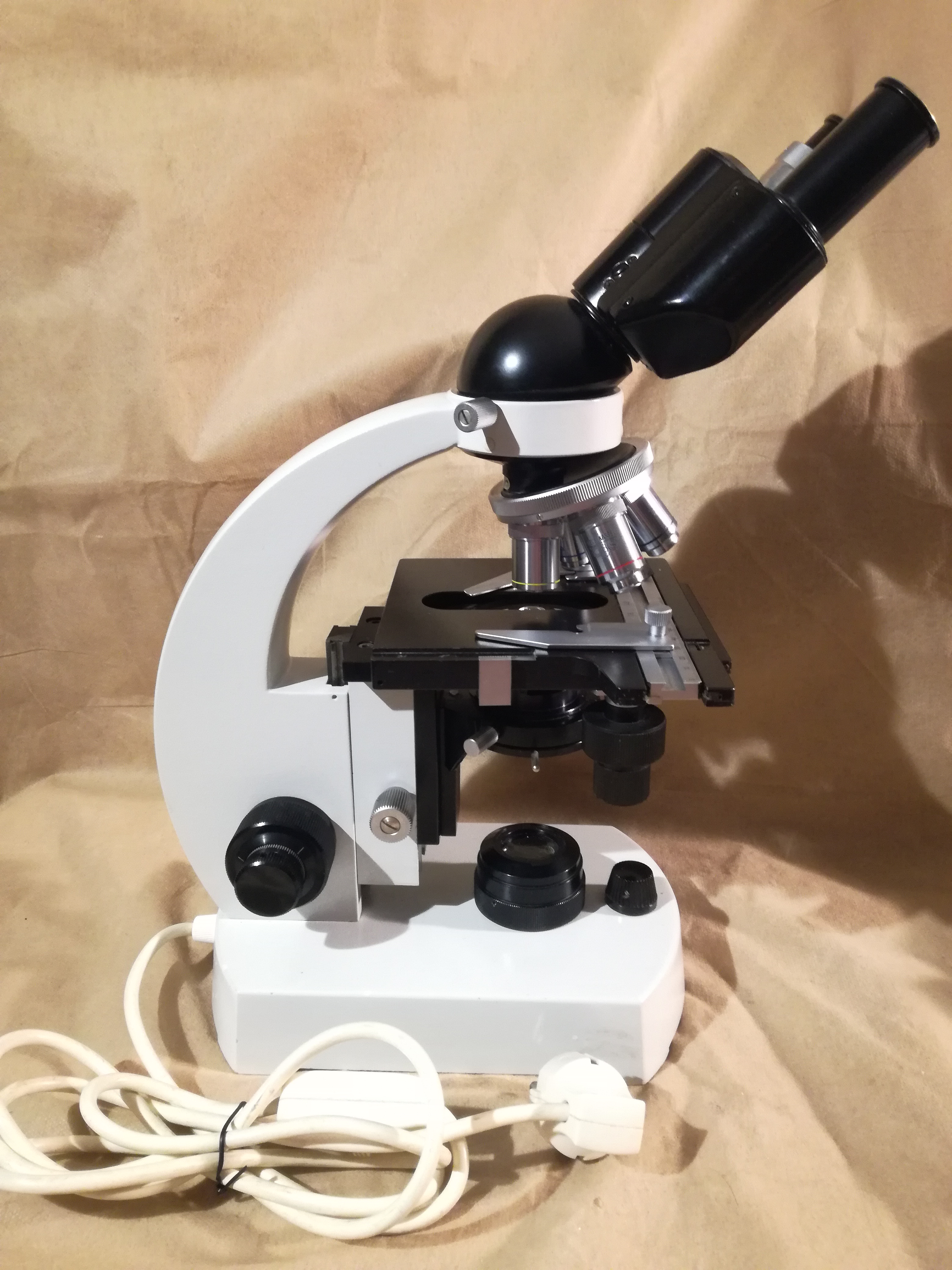 Na zdjęciu jest mikroskop CBS Binocular Model 02 - zdjęcie #2