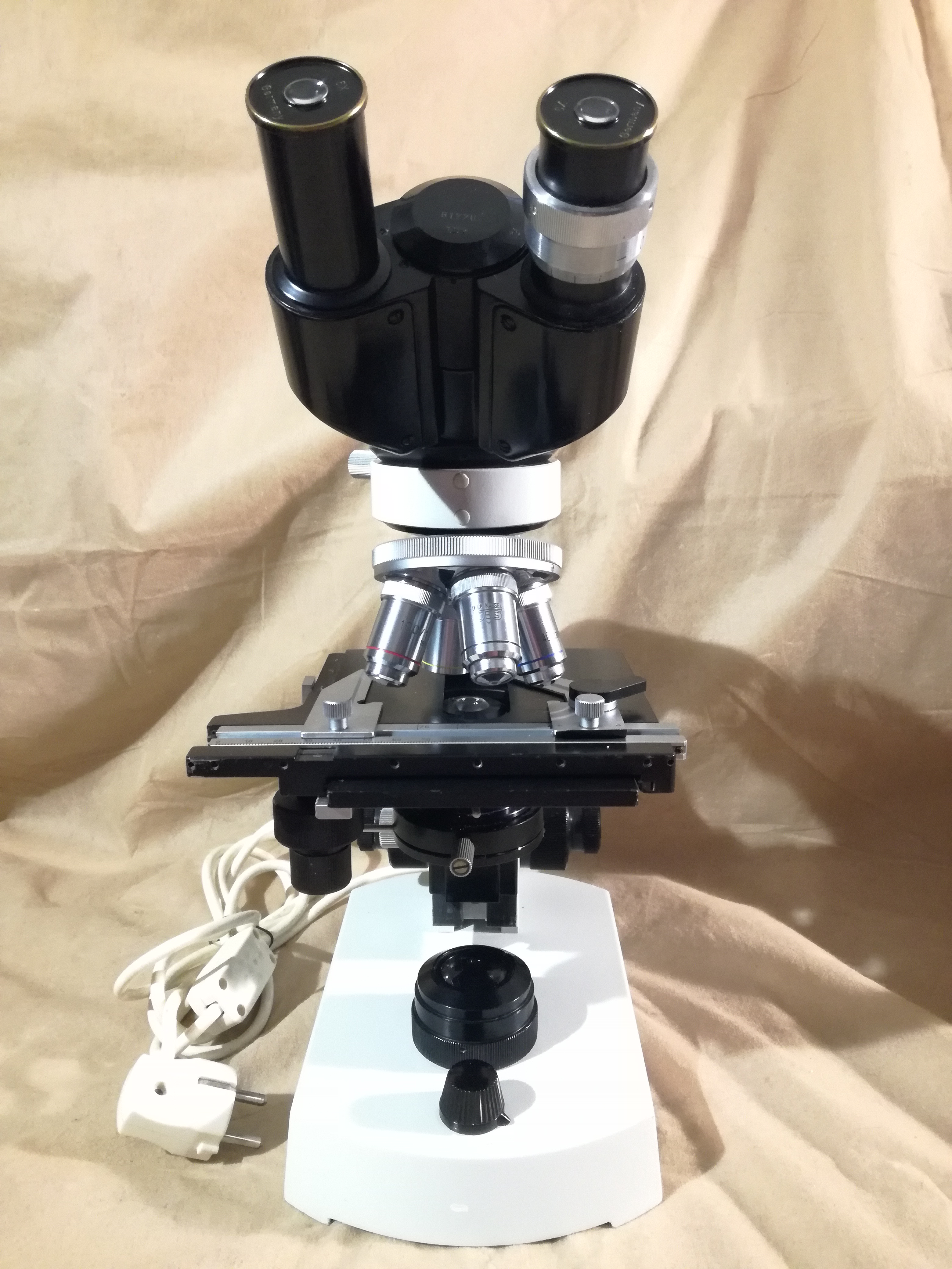 Na zdjęciu jest mikroskop CBS Binocular Model 02 - zdjęcie #8