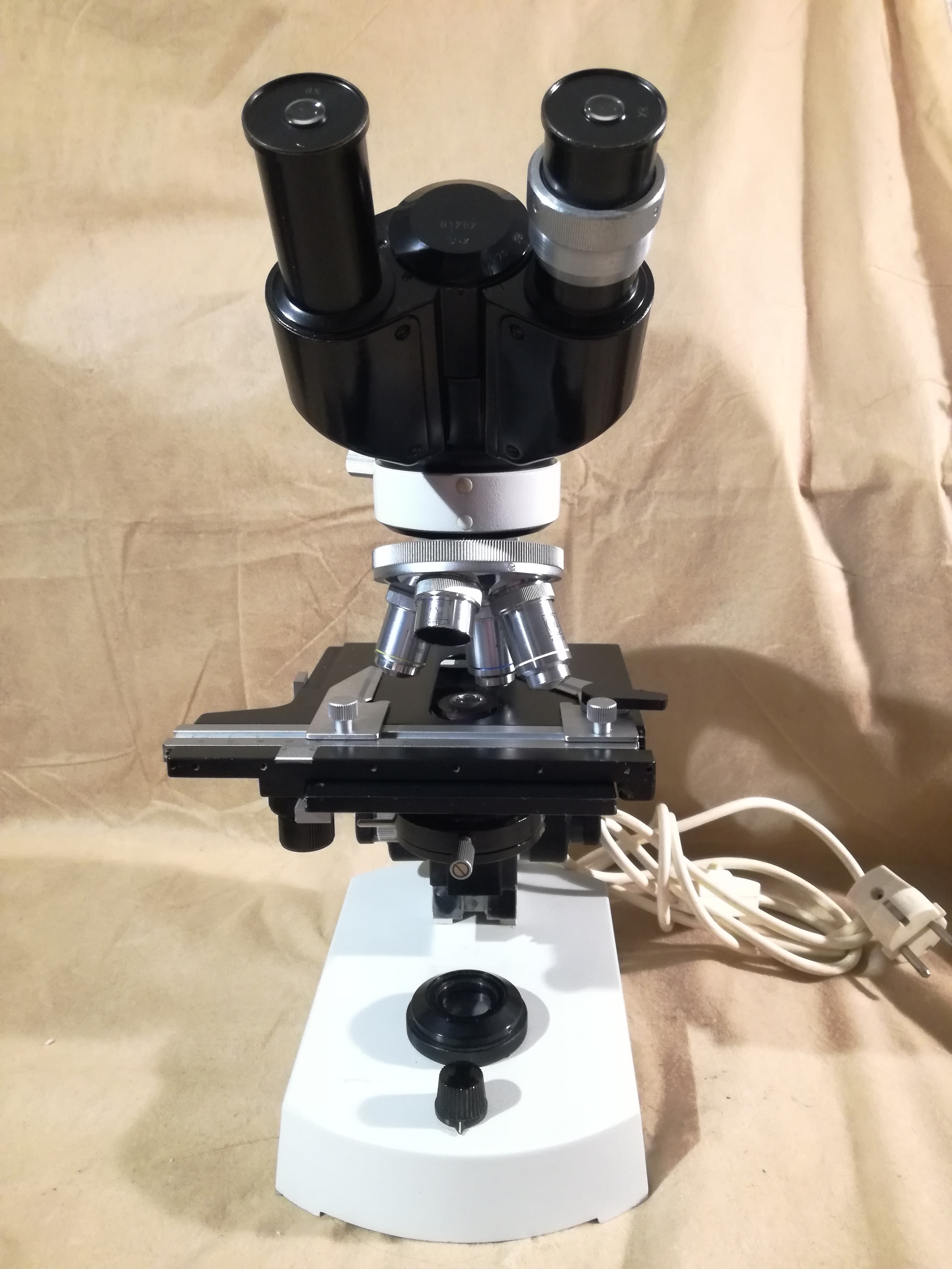 Na zdjęciu jest mikroskop CBS Binocular Model 02 - zdjęcie #15