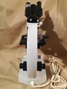 Na zdjęciu jest mikroskop CBS Binocular Model 02 - zdjęcie #4