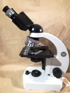 Na zdjęciu jest mikroskop CBS Binocular Model 02 - zdjęcie #13