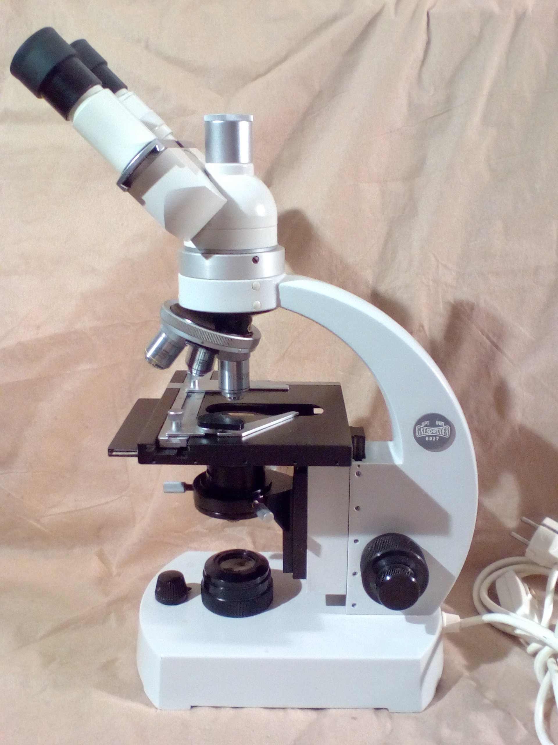 Das Foto zeigt ein CBS Trinokular Model 01 Mikroskops - Foto #5