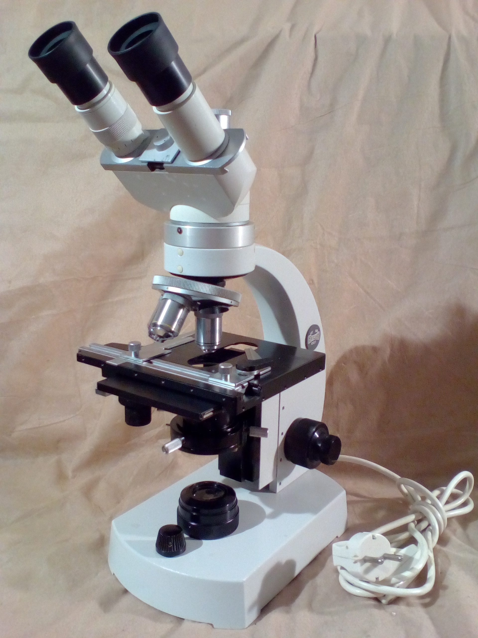 Das Foto zeigt ein CBS Trinokular Model 01 Mikroskops - Foto #6