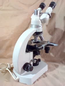 Das Foto zeigt ein CBS Trinokular Model 01 Mikroskops - Foto #3
