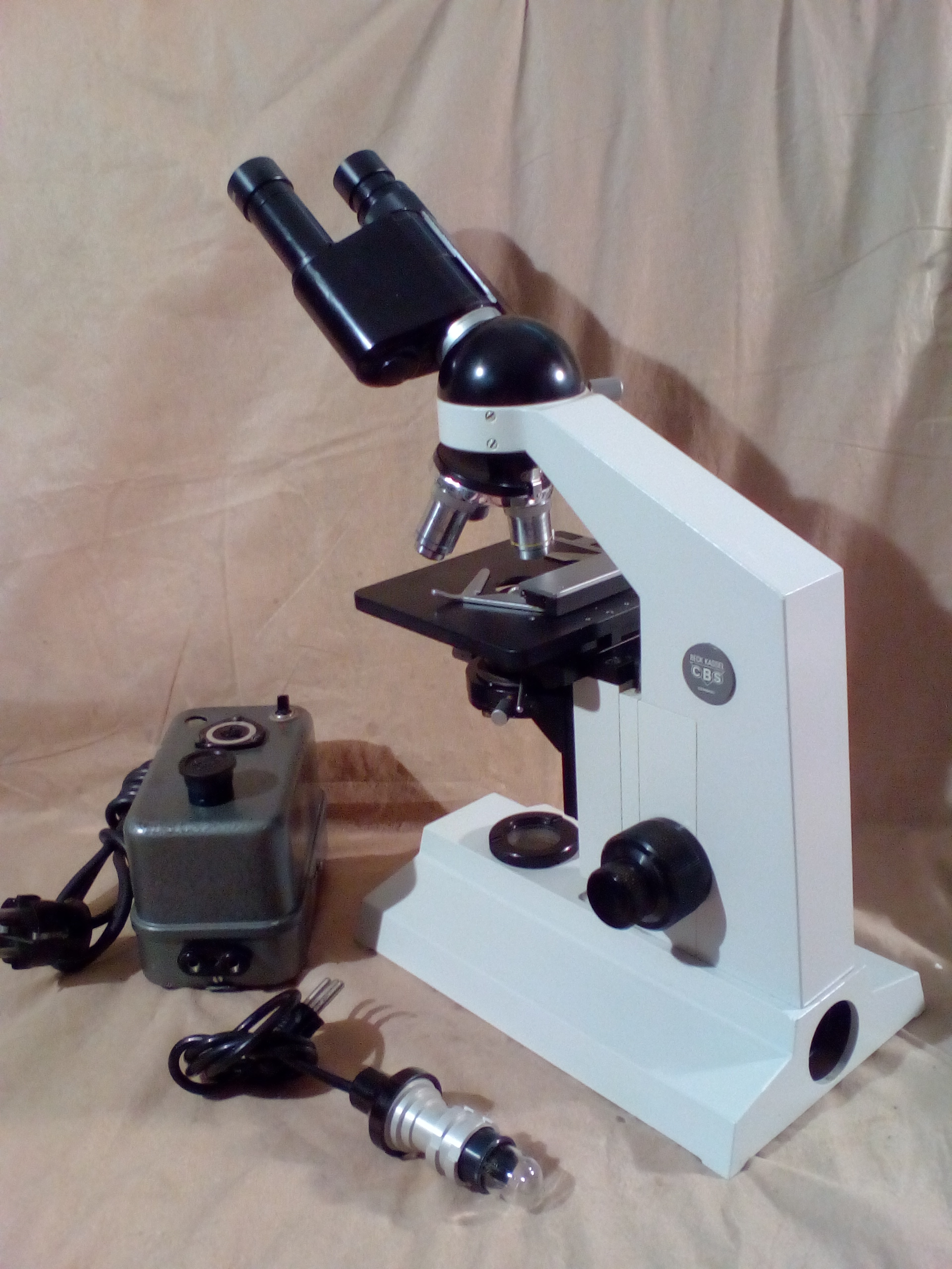 Das Foto zeigt ein CBS Binocular Model 01 Mikroskops - Foto #5