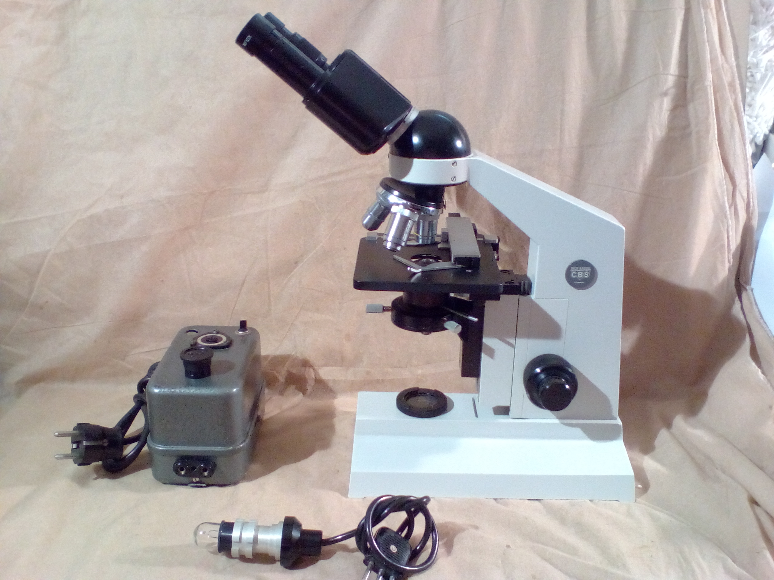 Das Foto zeigt ein CBS Binocular Model 01 Mikroskops - Foto #6