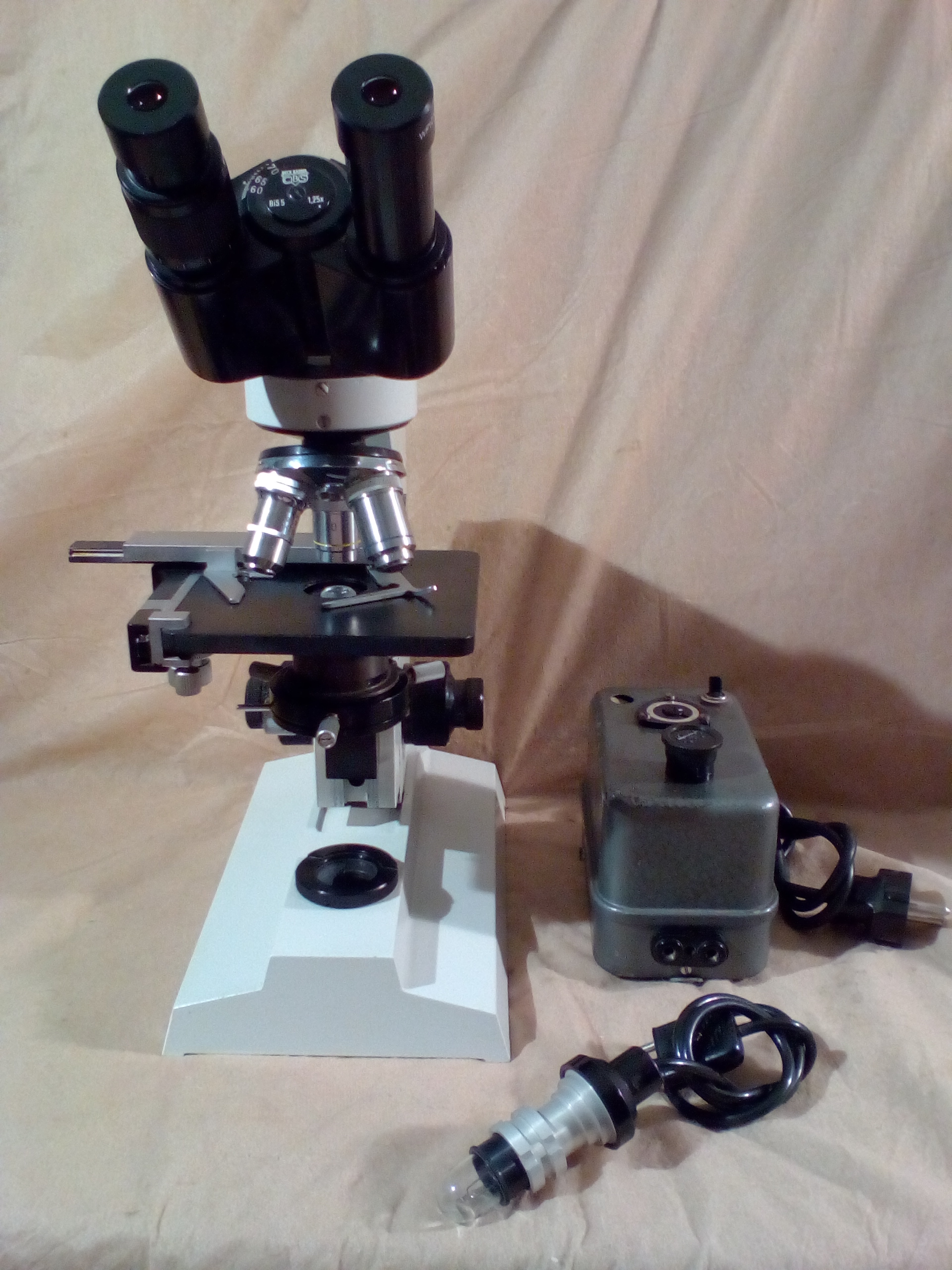 Das Foto zeigt ein CBS Binocular Model 01 Mikroskops - Foto #8