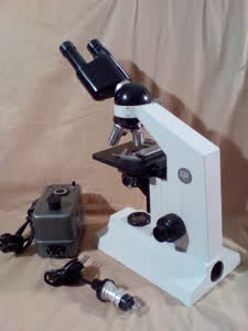 Das Foto zeigt ein CBS Binocular Model 01 Mikroskops - Foto #5