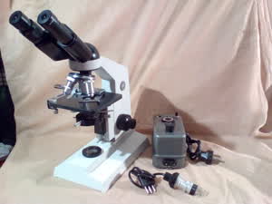 Das Foto zeigt ein CBS Binocular Model 01 Mikroskops - Foto #7