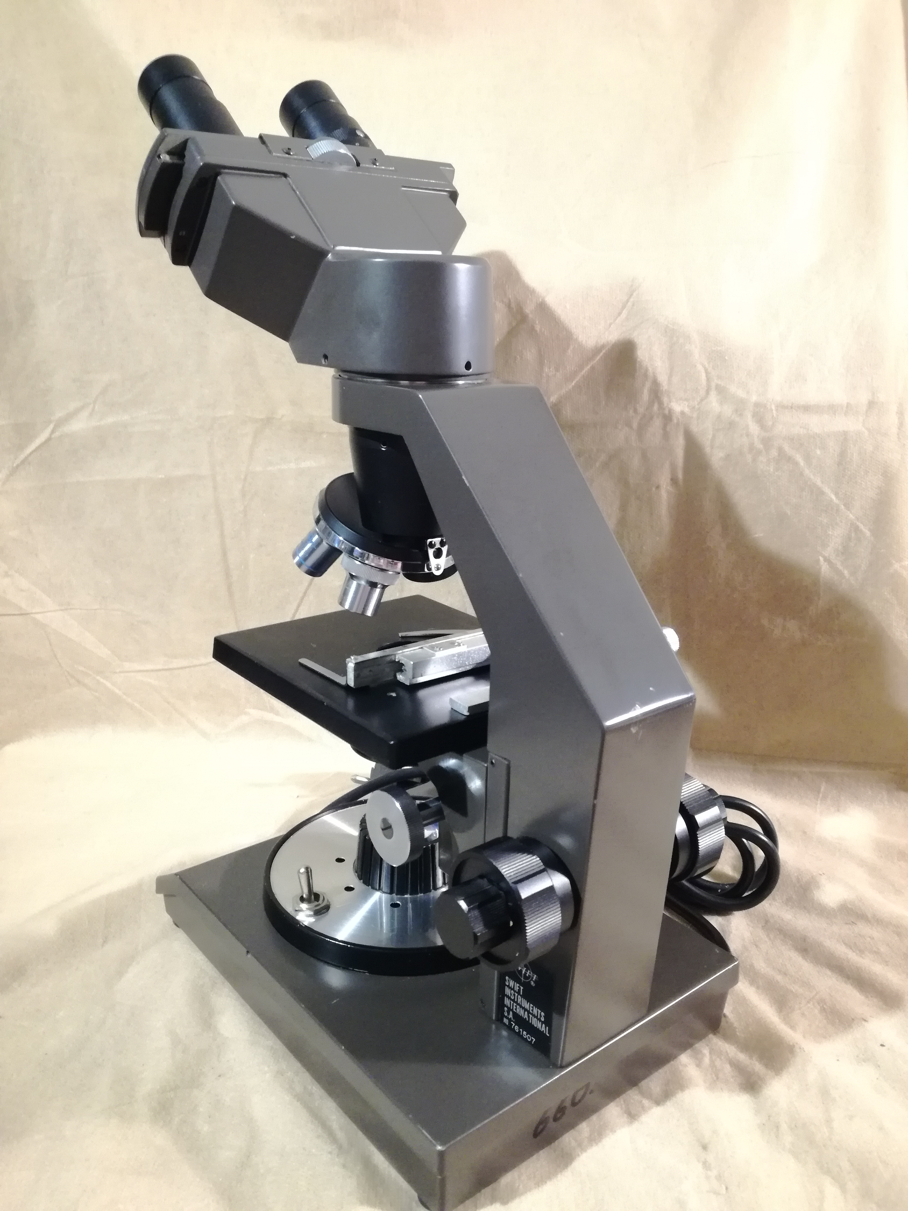 Mikroskop SWIFT (Japan) Collegiate 400 - different 3 view